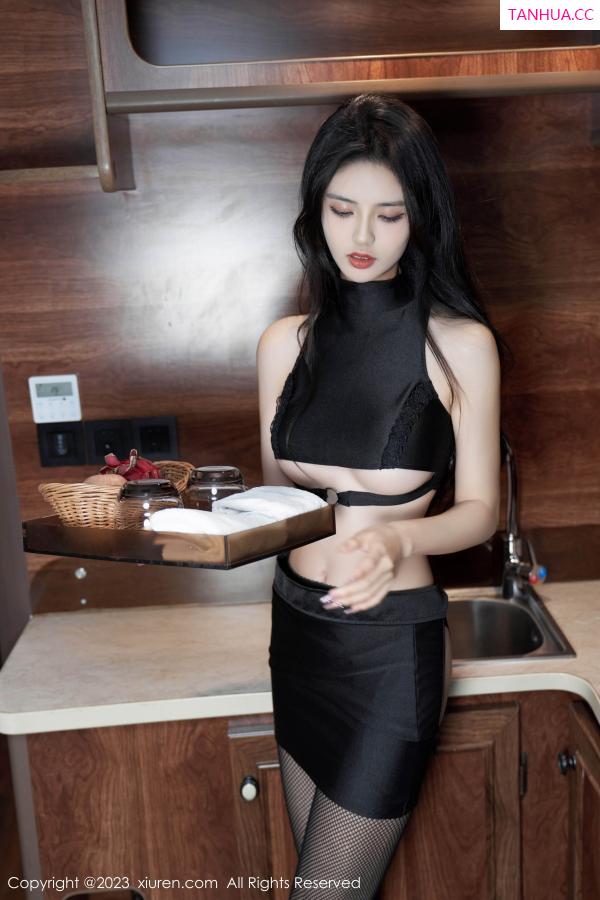 李浅浅  [XiuRen]高清写真图 2023.09.13 No.7380 浅浅Danny 短裙美腿第32张图片